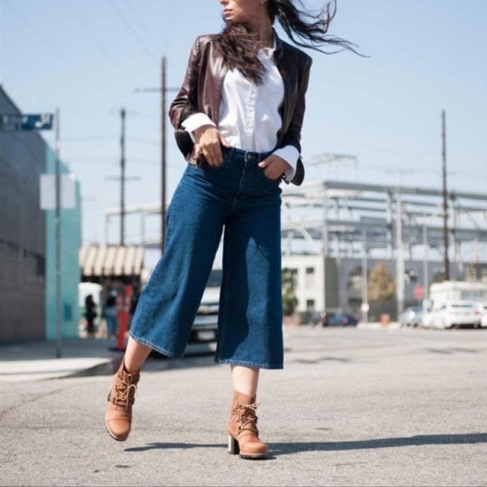 EUC Sorel Addington Lace Booties